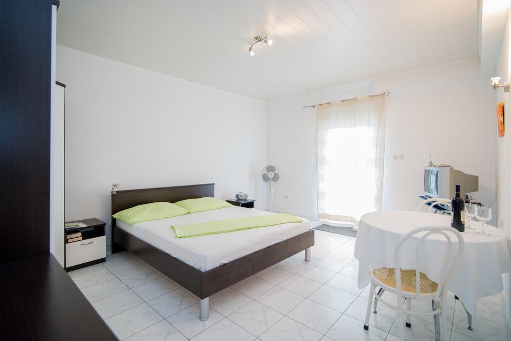 Apartments Veve Postira Ngoại thất bức ảnh